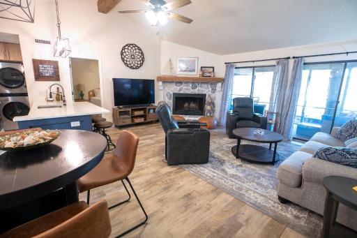 Cozy, Comfy 3 bed ranch/Hot Tub/Enclosed Porch with Simple Checkout. - Housity