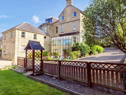 Wentworth House - Free Parking - Housity