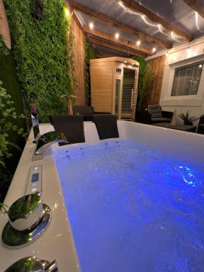 SPA de charme 6 pers avec Jacuzzi & Sauna privatifs au coeur de ville - Esprit Coco - Housity