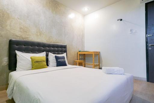 Urbanview Hotel Syariah De Umbrella Ciputat - Housity