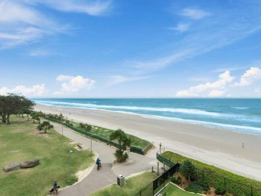 GOLDEN SANDS Main Beach Oceanfront - Housity