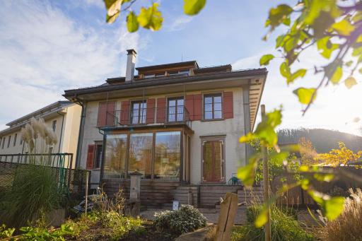 Ein Bijou mit Kachelofen, Garten und eigenem Fluss - Housity