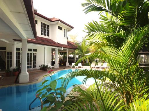 Rumah Putih near KLIA - Housity