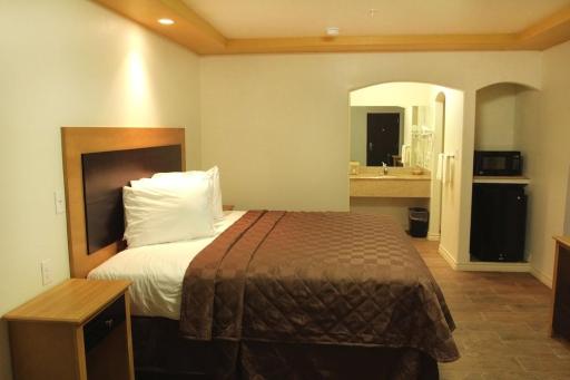 Maverick Inn - Housity
