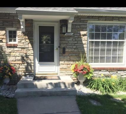 New superhost listing 3 bedroom townhouse fully remodeled and updated!! - Housity