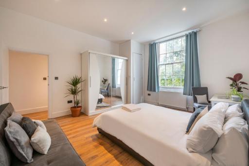 Spacious Two Bedroom by London Zoo - Housity