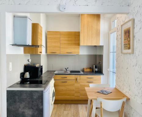 Studio équipé-climatisé avec balcon au Mourillon à 20m de la plage - Housity