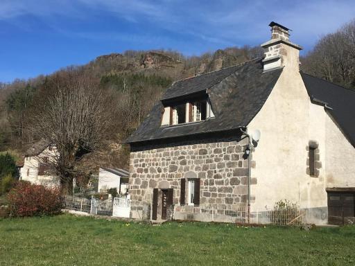 Maison auvergnate traditionnelle récemment rénovée - Housity