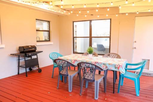 Oak Terrace - Coastal House, BBQ Grill, Ballpark - Housity