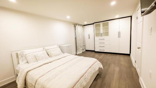 Luxury 4 BR in Sharon, East of Gwillimbury - Housity