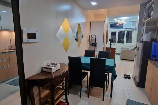 Kan Emilio Cozy 1BR Apartment in Makati - Housity