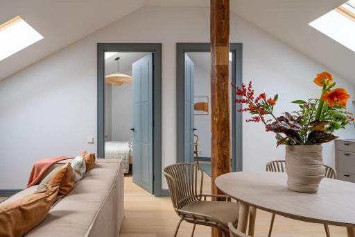 Bright Designer Mansard in city centre - Housity