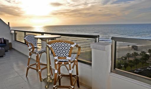 Penthouse Apartment On The Beach - Housity