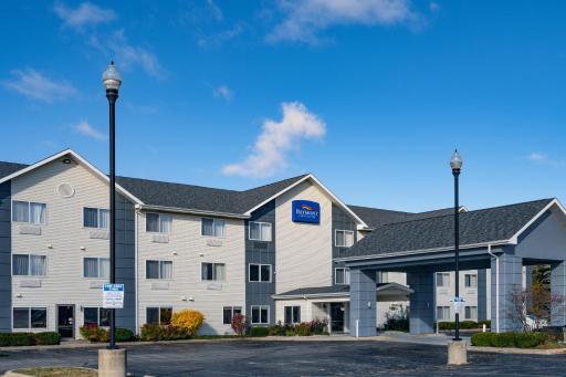 Baymont by Wyndham Gurnee - Housity