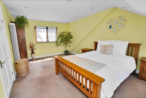 Cosy Private Room in Old Corringham - Housity