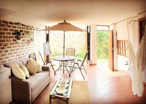 CASA LOMA Guest House - Housity