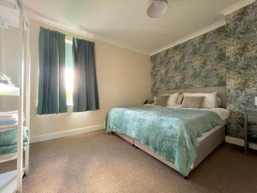 Free Parking- Large House -Contractor-Leisure - Housity