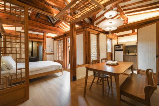 Luxury hanok with private foot bathtub - SN10 - Housity