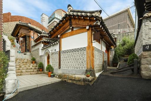Luxury hanok with private foot bathtub - SN10 - Housity