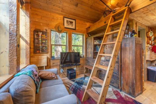 Squirrels Nest 30 Day Minimum cabin - Housity