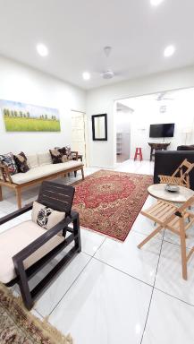 The Penggawa Homestay - 3 comfortable bedrooms - Housity
