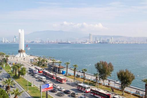 Exceptional Flat with Sea View in Izmir - Housity