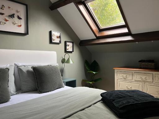 The Loft, 1 Bedroom flat in rural village - Housity