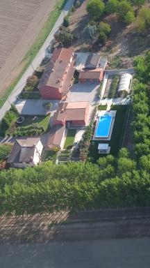 RB Bed & Breakfast - Housity