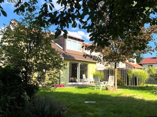 Lichtdurchflutetes Haus mit Garten zum Genießen - Housity