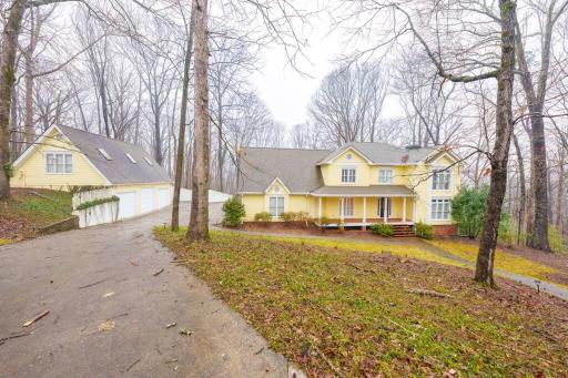 Huge! 5 Bedroom Near Lake Lanier and Chateau Elan - Housity
