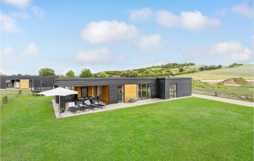 Gorgeous Home In Løgstrup With Kitchen - Housity