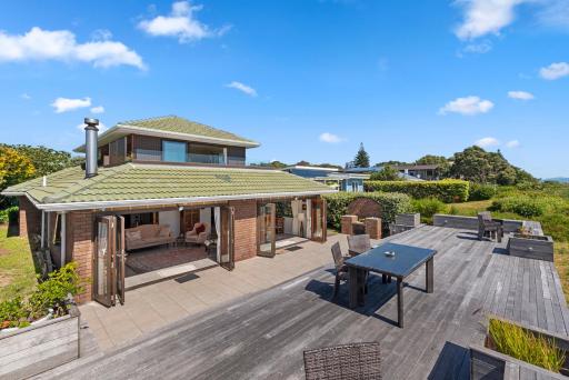 Island View Beach House - Paraparaumu Beach Home - Housity
