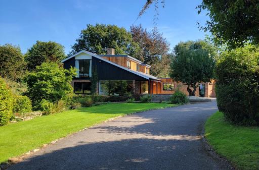 Luxury Mid Century Modernist Escape - 5 Bedrooms, Modern Kitchen - Housity