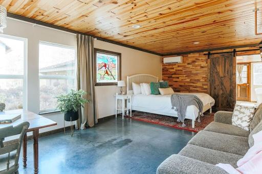 Rockwell Ridge The Dogwood Suite - Housity