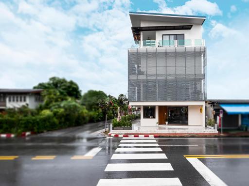 Moonlight Cafe and Hotel - Housity