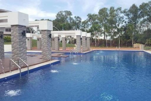 3-Bedroom Home with privilege on Village Pool - Housity