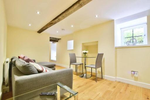 Cosy retreat in Rainow, Western Peak District - Housity