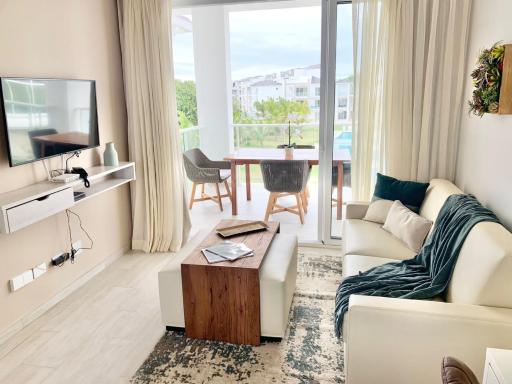Unique Pool & Golf view retreat 1BR in Hard Rock - Housity