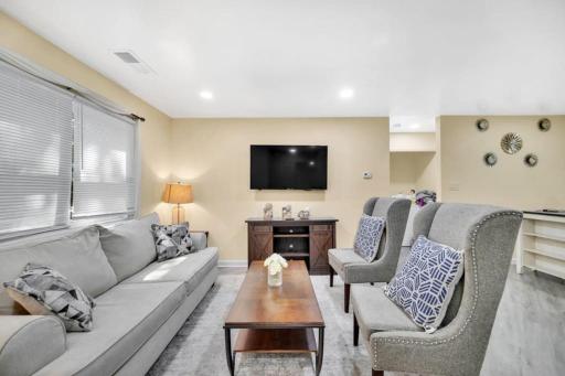 Cozy 2 Bedroom Pineville-Matthews Duplex Sleeps 8 - Housity