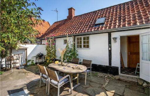 1 Bedroom Awesome Home In Svaneke - Housity