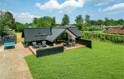 Stunning Home In Juelsminde With Wifi - Housity