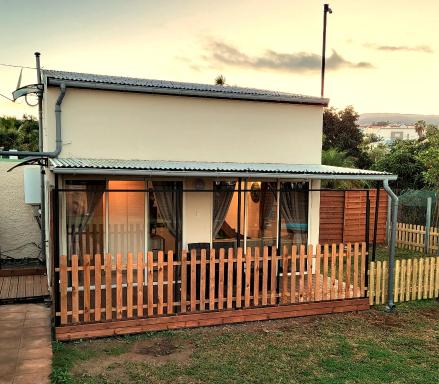 Tiny House Chaleureuse au Style Contemporain Minimaliste - Housity