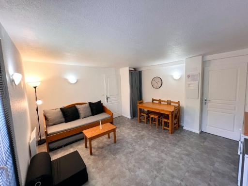 Vars, Appart spacieux rénové 4 couchages dans chalet - Housity