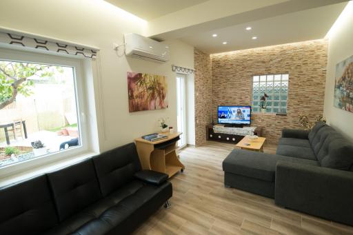 Two bedroom apartment with hidden garden - Housity