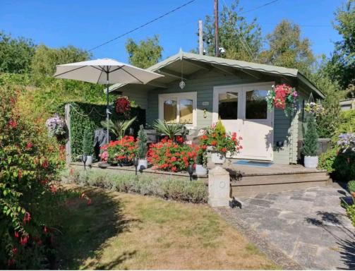 The Country Cabin Hideaway - Housity