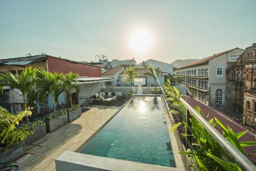 AmazINN Places Rooftop and Design Pool IV - Hizvo