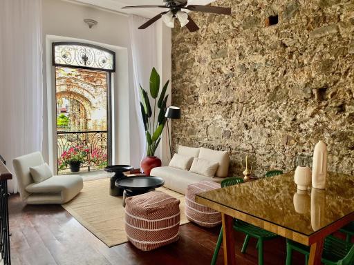 AmazINN Places Casco Viejo relaxing Views and Sound of the Sea - Housity