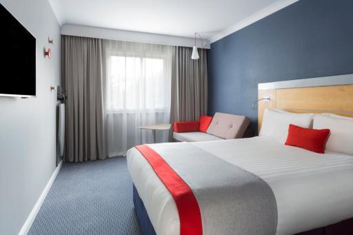 Holiday Inn Express Park Royal, an IHG Hotel - Housity