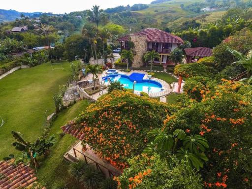 Espectacular finca en el lago calima - Housity