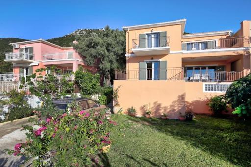 Villa Melias, luxurious villa with superb view of the islands, 400 m from the sea - Housity